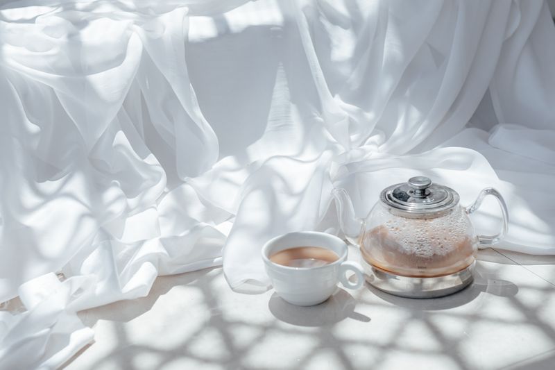 (UN)rest a quarantine photo series by Vriddhi Sawlani on currentMood magazine. Art in the time of corona 3